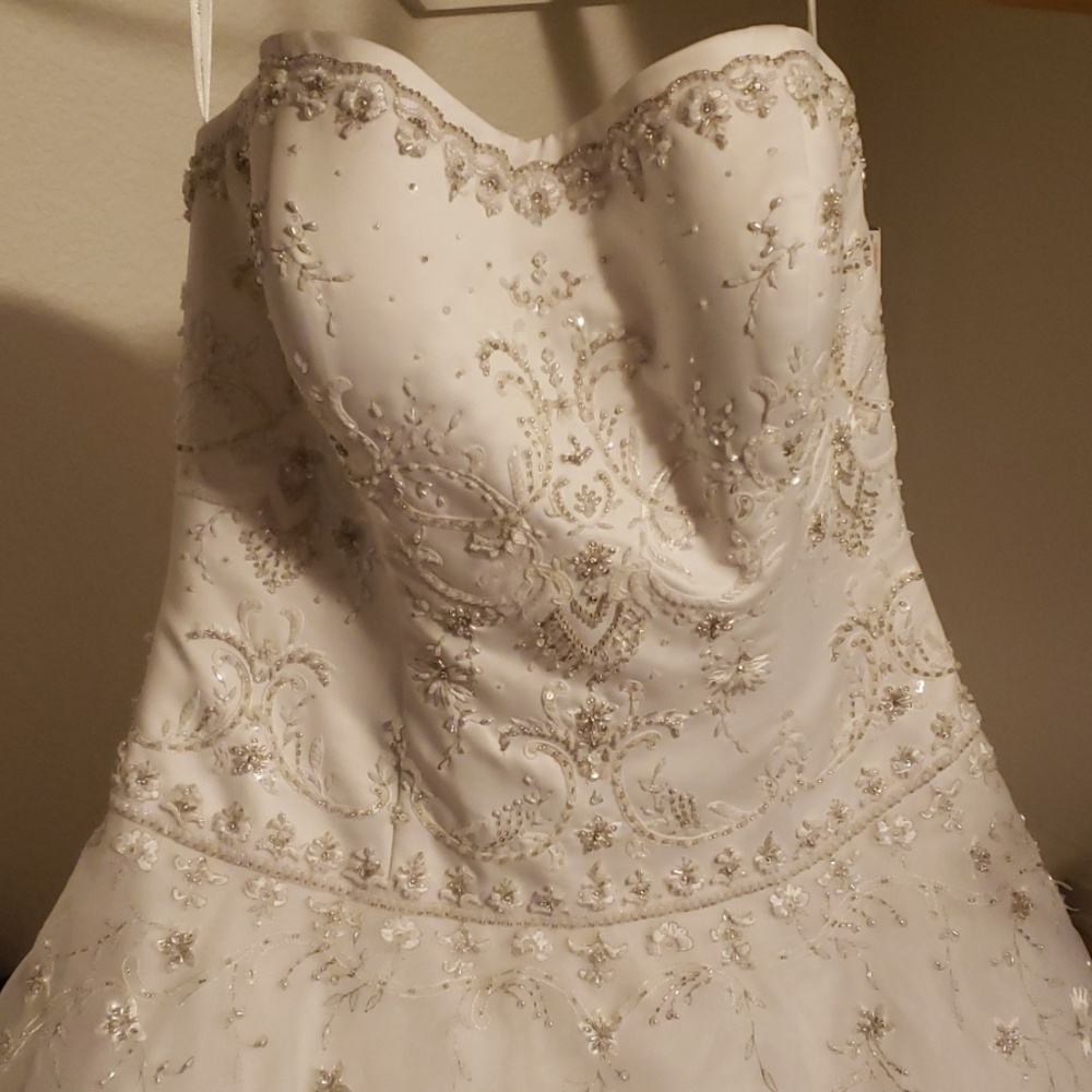 Brand New Wedding Gown Oleg Cassini size 12